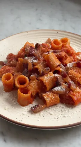 ALRIGHT GANG! How’s it going  I’m back from Italy and I’d thought I’d come back and show you guys a proper classic and nothing is more classic than the Roman big hitter amatriciana  Before we get into it it’s not amatriana it’s not fucking ama triciana it’s amatriciana so let’s get it right please and thanks  If you want to see how I do more classics let me know which ones in the comments. As always full recipe is on my substack. #amatriciana 