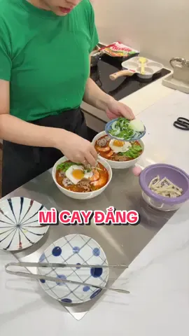 Lần đầu ăn thử mì Omachi Thần Ớt Siêu Đắng 🤤 #trangtam #vtmgr *Nội dung được tài trợ bởi Omachi #Omachithanot #trongcaydangcongotngao #HoptaccungOmachi