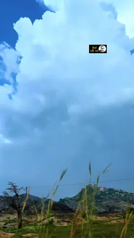 #منظر يرُدّ الروح ويفتح النفس! الأجواء الجميلة بالذات فوق القمم والجبال تخلّي الواحد ينسى كل شيء ويرتاح باله. نتمنى لك وقت ممتع وجوّ رايق دائمًا! 🥰🥰#