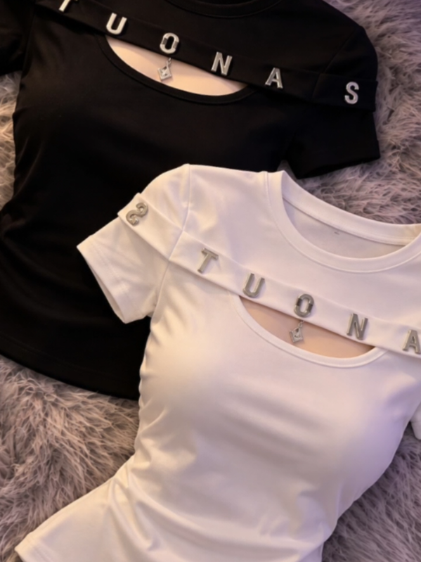เสื้อยืดแขนสั้นผู้หญิงสีดำ  มีตัวอักศรเพิ่มความน่ารัก 🤍#เสื้อผ้าแฟชั่นผู้หญิง #เสื้อผ้าสายฝอ #เสื้อผ้าสาวอวบ #เสื้อเเขนสั้น #ชุดไปทะเล🏖💕😎 