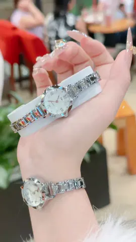 Đồng hồ nữ đeo tay chỉ 129 K #xuhuongtiktok #xuhuong #donghonu #phukienthoitrang #hani 
