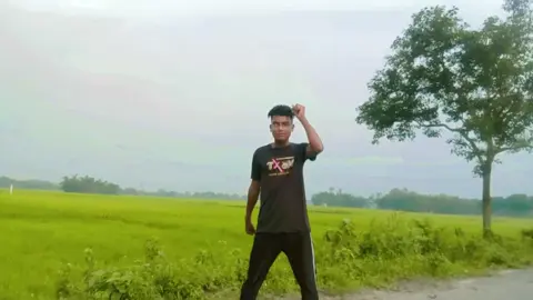 “আরফিনা, তোমাকে হারানোর কষ্টটা কাউকে বোঝাতে পারি না—শুধু নীরবে অনুভব করি। তুমি আমার গল্পের সবচেয়ে সুন্দর অধ্যায় ছিলে, অথচ শেষটা এতটা কষ্টের হবে কখনো ভাবিনি। 💔”