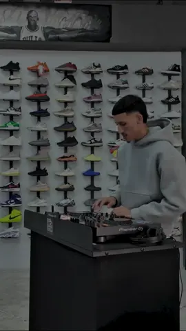 back on Youtube with a Sneaky Sneaky Sneaky mix with @The Back Door 👟💣🚀  track ID: Bring On 1000 Sec (@D.General & Oom Koos Mashed Bootleg)  #chowmeinthedj #tiktoksouthafrica #thebackdoor #fyp #deephouse 