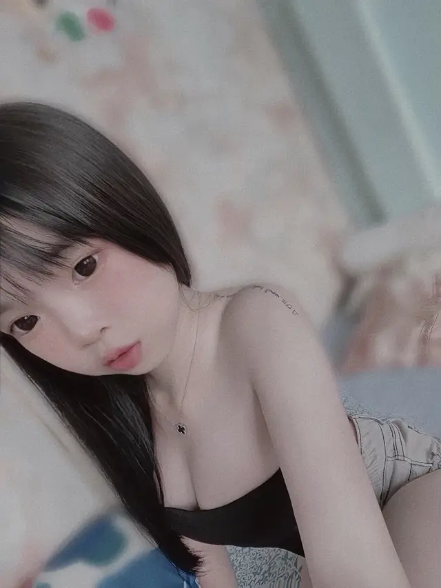 Cứ để quá khứ ngủ yên. Tao cũng chẳng muốn đào lại. Nhưng nếu một ngày tình cờ gặp lại, tao muốn mày thấy tao bình thản, trưởng thành và chẳng còn chút cảm xúc nào với những chuyện từng khiến tao mất ngủ.Và những ngày sau đó,khó khăn của mày gặp phải chính là tao