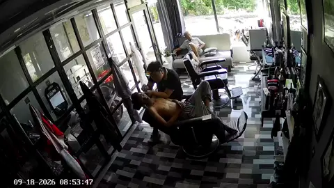Thích cách bận rộn này💪 Tóc đẹp ghé shop nhé 💈😘 #cầnbarbershop  #cattocnam 