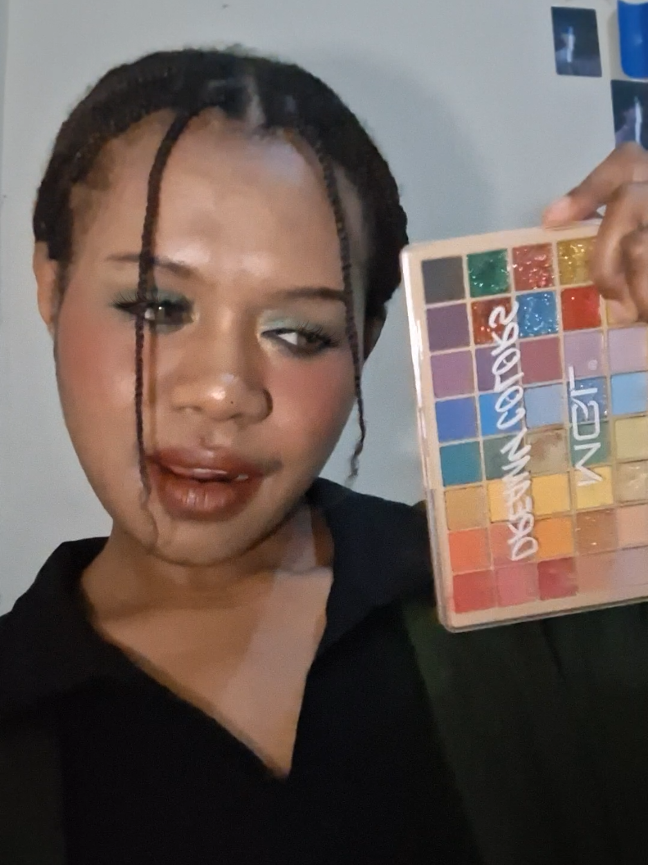 green makeup theme transition💚🖤 #makeup #transition #papuangirl #eyeshadowpalette #foryou 
