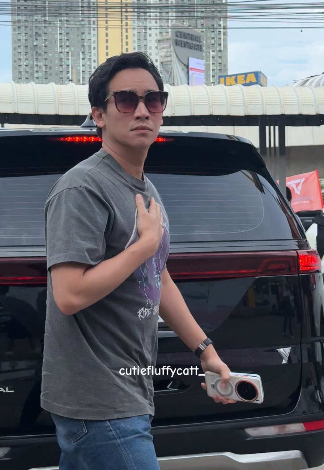 ขณะที่ทุกคนไปรุมถ่ายสส.แบงค์อยู่ ตัวเรานั้นยืนรอถ่ายพี่ทิมอยู่คนเดียว ขออาศัยช่วงชุลมุน555😂 #พิธาลิ้มเจริญรัตน์ #ทิมพิธา #fyp #เปิดการมองเห็น #ฟีด 