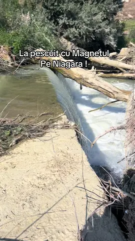 La pescuit cu Magnetul in cascada niagara ! 