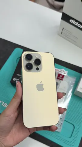 Đơn giản là màu này sanggg ✨✨ #14pro #gold #viralvideo #hot 