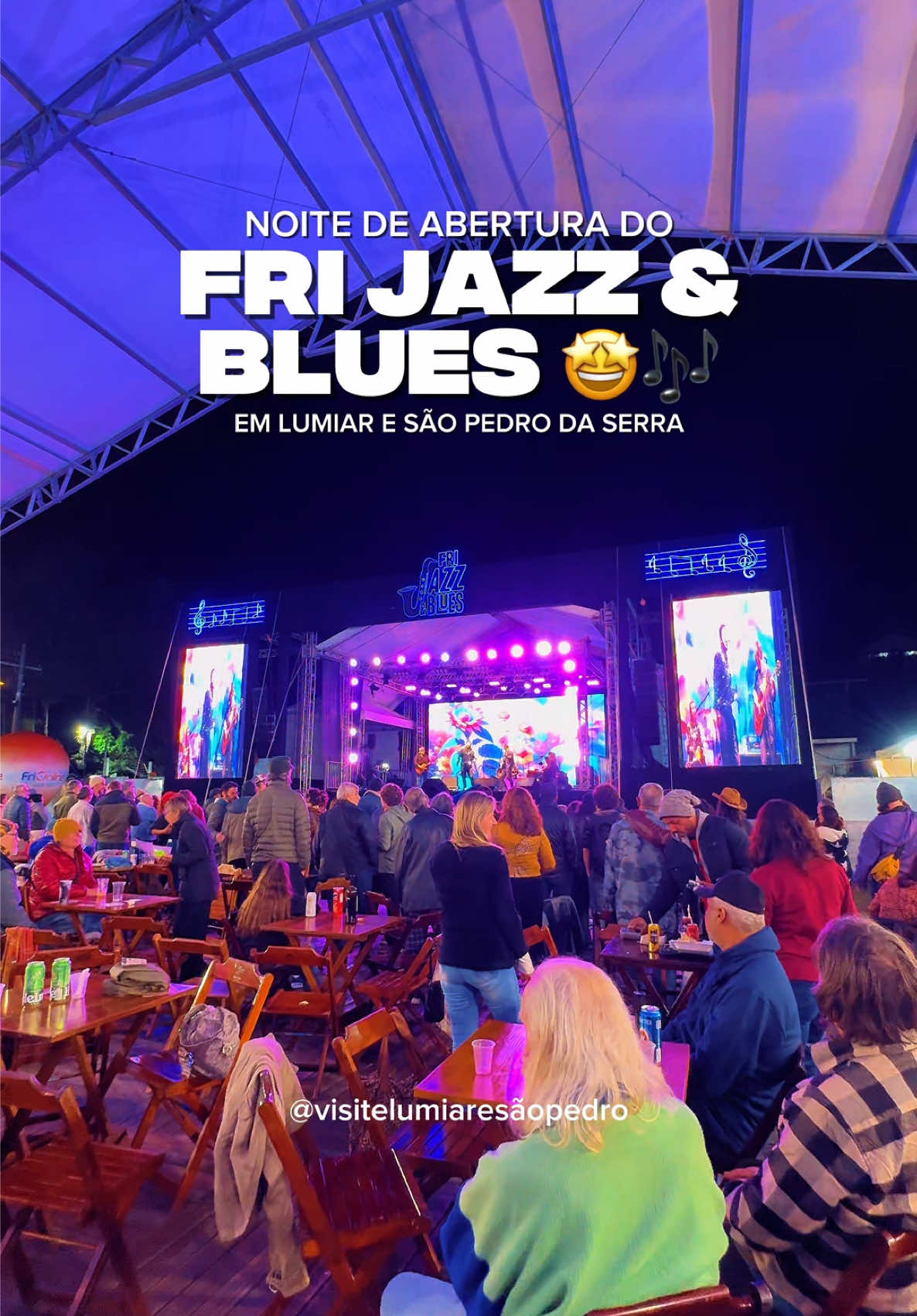 NOITE DE ABERTURA DO FRI JAZZ & BLUES EM LUMIAR E SÃO PEDRO DA SERRA 🤩🎶🎷 Na noite desta quinta, 17, Lumiar e São Pedro da Serra entraram no clima do jazz e do blues, com muita música boa, encontros e aquela atmosfera especial que transforma a serra em um cenário para momentos inesquecíveis. E para quem vive ou visita a região, eventos como esse são um convite para aproveitar ainda mais tudo o que os nossos distritos tem a oferecer. Noite de música, gente reunida e muita energia boa. Que venham os próximos dias do Fri Jazz & Blues! 🎷🤩 📅 17 a 20 de setembro 👉 Realização: Trade Assessoria 👉 Patrocínio: Embratur 📍 Lumiar e São Pedro da Serra ⚠️ Fique à vontade para compartilhar este post oficial. Não autorizamos que o conteúdo seja baixado e postado novamente em outro perfil, sem autorização prévia. Conteúdo autoral protegido por lei. #lumiar #saopedrodaserra #novafriburgo #riodejaneiro #visitelumiaresãopedro 