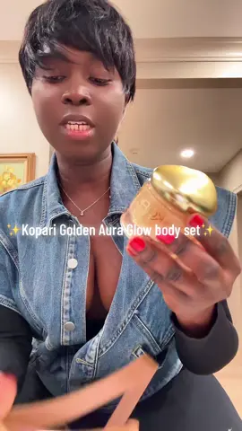 Super lightening abs melts right into your skin 😍 @Kopari Beauty #kopari #goldenauraglowbodyset #bodyoil #skincarebundle #glowingskin 