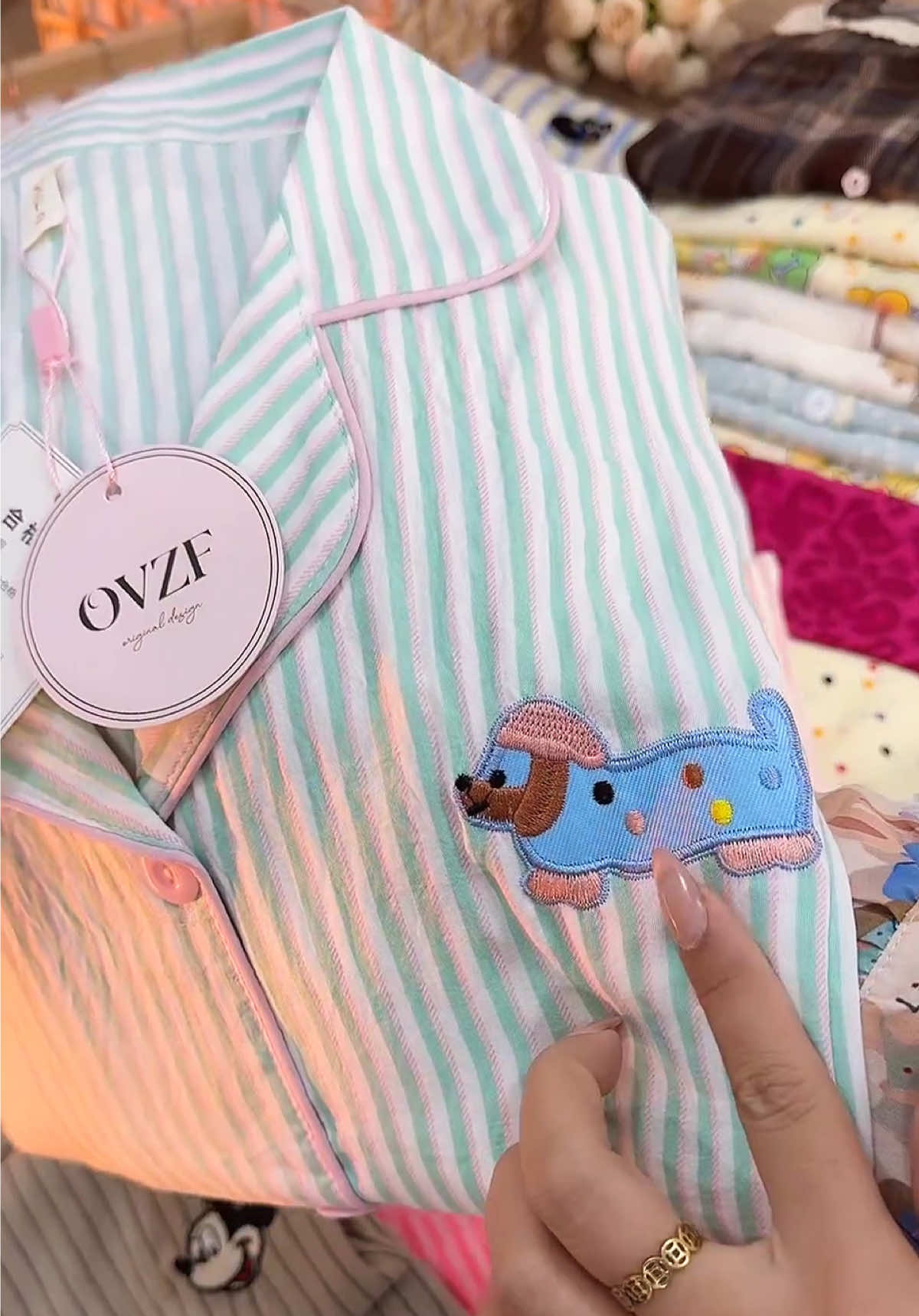 Bộ đồ ngủ pijama hàng Quảng Châu, bộ đồ mặc ở nhà nữ hot trend đơn giản mà xinh xỉu #tiktoklive #livehighlights #hangquangchau #bomacnha #doboxinh 