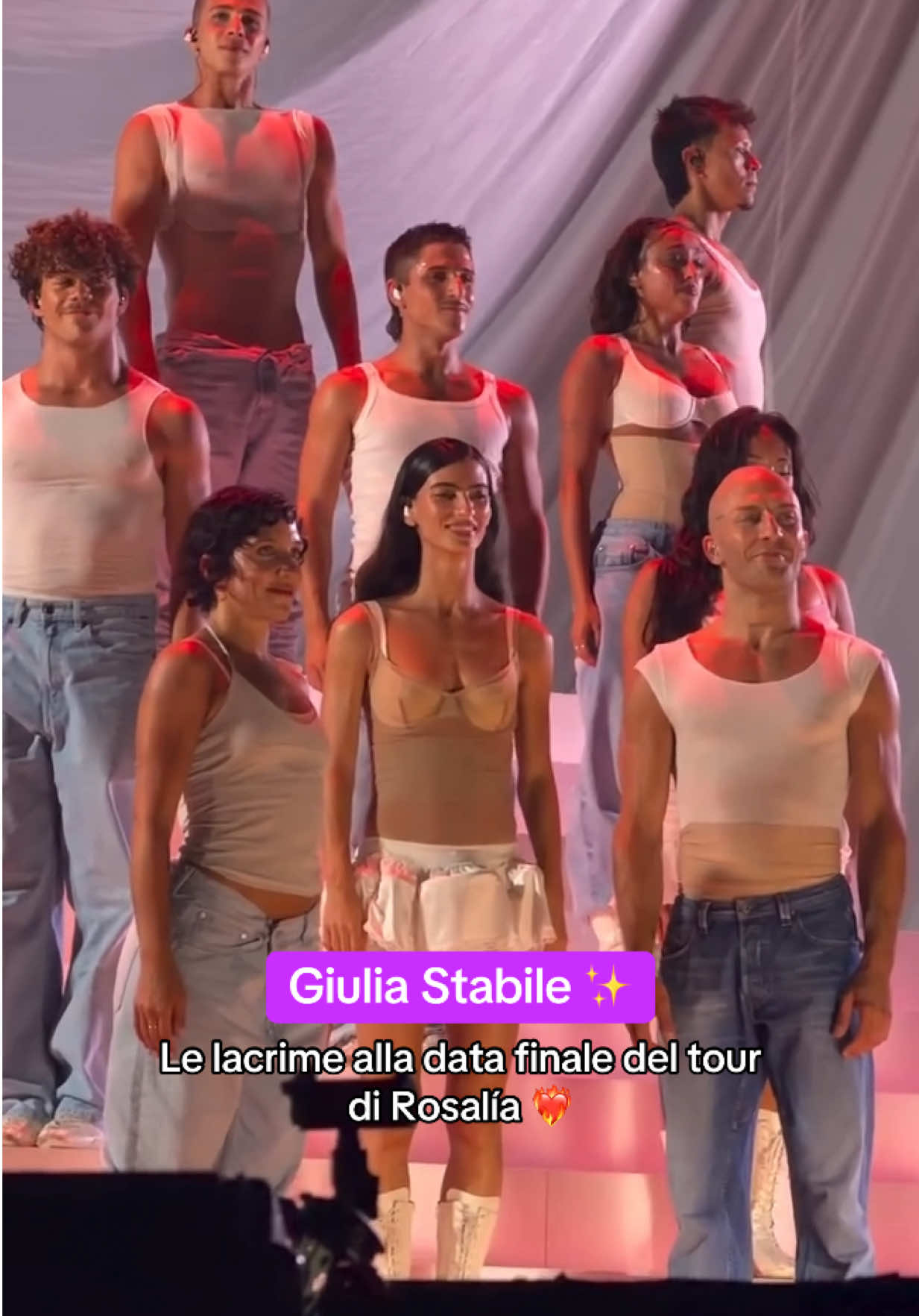 Le lacrime di Giulia Stabile durante i ringraziamenti di Rosalía alla data finale del tour: “Sono passati tanti mesi, tanti viaggi. Grazie davvero” 🥹❤️‍🔥✨ #Verissimo #Rosalia #GiuliaStabile #davedere 