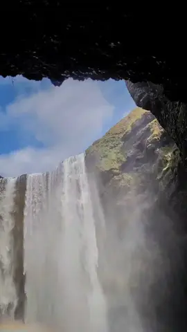 #magnifique #waterfalls #cave #iceland #adventure 