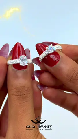 Deux styles uniques portés par la voix sublime de Titi. ✨💎 Nos bagues de fiançailles en argent 925 véritable sont prêtes à sceller votre amour. Laquelle vous fait craquer pour le grand jour ? 🇸🇳💍#baguedefiancailles #fiancailles #argent925       #creatorsearchinsights #visibilitévidéo 