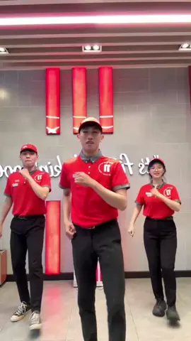✌🏻 các Mom, giữa tuần nhún nhún nhảy nhảy cũng chúng tớ nhé. Còn thèm gà 🍗 lắc tiêu chanh thì biết ghé đâu gòi hengggg. #KFCVietNam #viral #hottrend2026 #toptrending #xuhuong 