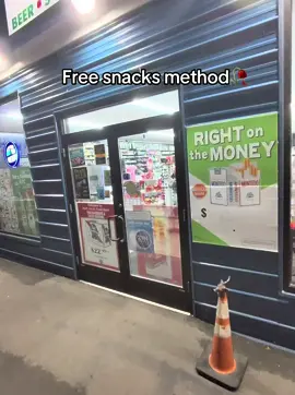 This is definitely the METHOD. 😂 Download CatchBack use code: OHAHNA .. #pov #comedy #cornerstore #troll #prank 