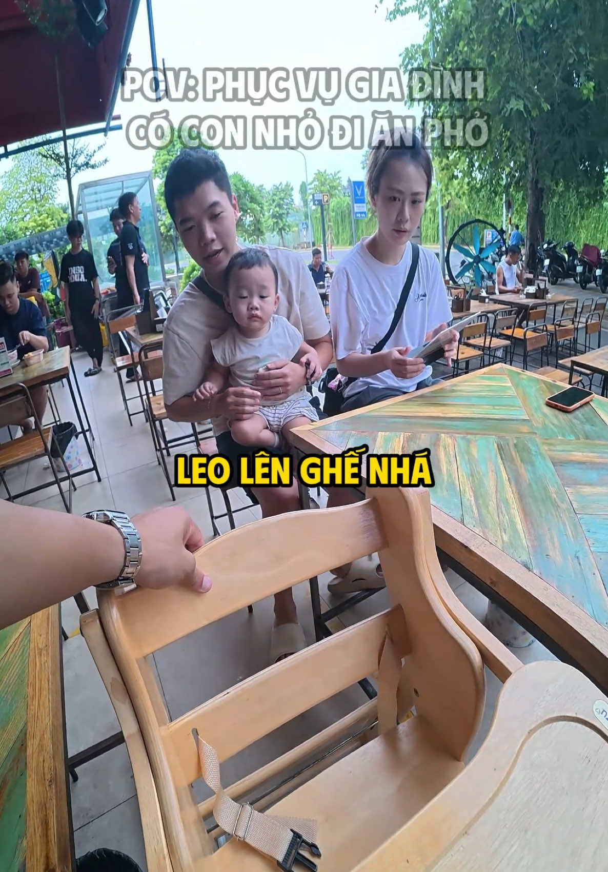 POV: phục vụ gia đình có con nhỏ đi ăn phở #phobo #tudo #phobotudo 
