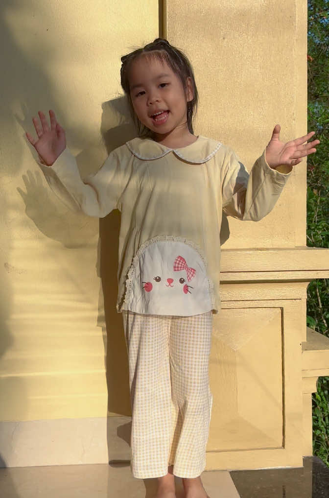 Mùa thu se se lạnh cũng là lúc làm mới tủ quần áo cho con gái 🤣  #quanaotreem #cute  #cuacoi 