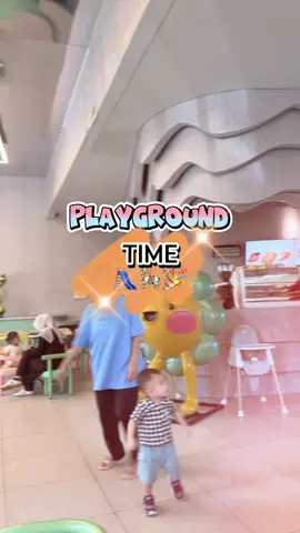Cafe kidsfriendly yg cozy bgtt !!🧸😍 bikin betah nemenin sikecil main#playgroundanak #fypシ #tempatmain 