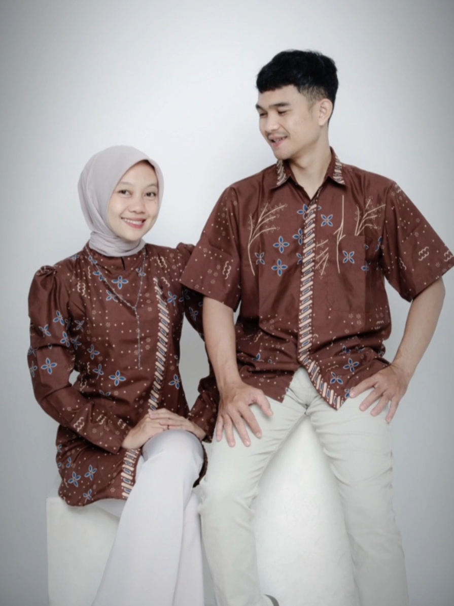 #CapCut #ideposefoto #selfphotostudio #batikcouple 