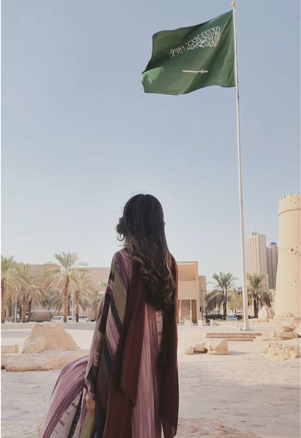 ⁨	الفزعة من طبعنا، وآيا طبعها من طبعكم ✨💚 إذا كنتِ بالرياض، عبايتك توصلك خلال 3 ساعات! 🚚  رقم العباية: MWT2151⁩