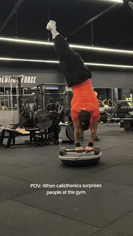 people reaction in gym to calisthenics athlète  #pourtoi #fyp #parati #calisthenics #gym 