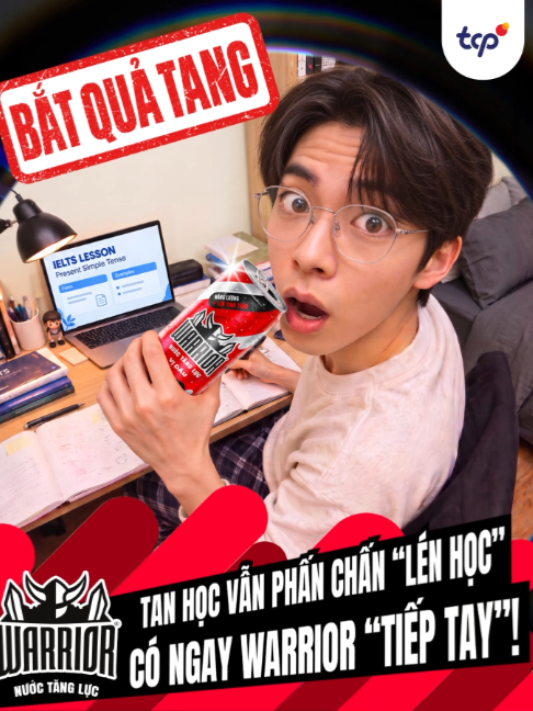 CẢNH BÁO CÓ CHUYÊN ÁN: BẮT QUẢ TANG ĐỐI TƯỢNG ĐANG LÉN LÚT NẠP WARRIOR ĐỂ CÀY THÊM TẠI NHÀ!? 🤨 Ghi nhận hiện trường: Đối tượng không hề có ý định dừng lại, tất cả chỉ vì lỡ nạp Warrior sau giờ học và “hậu quả” là… phấn chấn cày bài tới tối…  Cụ thể tường trình: 🥤 Nói không có hứng học thêm, ai dè cày sạch 100 bài tập mới chịu dừng.  📚 Nói chỉ muốn nằm một chỗ, ai dè lén nghe ghi âm bài giảng tận 3 tiếng.  ✍️ Nói mai rồi làm, ai dè ngồi một phát quất luôn 20 slides trước khi lên giường. THÔI! Bắt chước theo những kẻ học bài hàng loạt, uống Warrior rồi “lén học” sương sương vậy luôn! #NuoctanglucWarrior #Warrior #WarriorDienMaoMoi #BungNangLuong #PhanChanHon #TCPVietnam