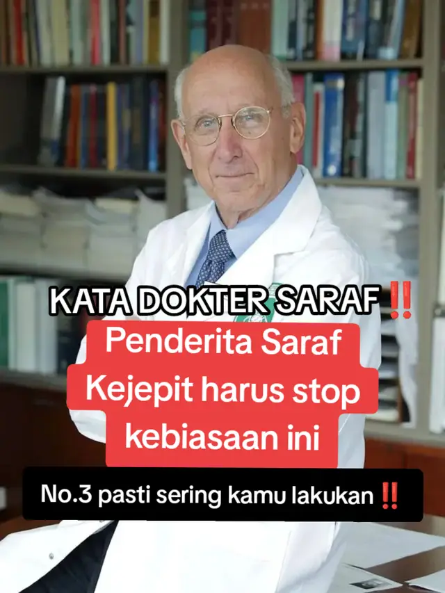 Syaraf kejepit itu bukan cuma soal otot atau tulang, tapi juga bisa berkaitan dengan tekanan dan peradangan di sekitar saraf. Yang bikin banyak orang sulit membaik, terkadang bukan hanya soal pengobatan, tapi karena tanpa sadar masih melakukan kebiasaan yang bisa memperberat tekanan pada saraf. Padahal, dengan mengetahui pemicunya dan mulai mengubah kebiasaan secara bertahap, kondisi bisa lebih terjaga. Nah, biar kamu nggak salah langkah, ini dia 4 kebiasaan yang sebaiknya kamu kurangi atau hindari mulai hari ini! 1. Duduk terlalu lama tanpa bergerak Duduk berjam-jam, terutama dalam posisi yang kurang baik, dapat meningkatkan beban pada area pinggang dan memperberat keluhan pada sebagian orang. 👉 Cobalah setiap sekitar 30 menit untuk berdiri dan menggerakkan tubuh selama 1–2 menit. 2. Tidur dengan posisi yang kurang nyaman Posisi tidur yang membuat tulang belakang terlalu melengkung atau tubuh tidak tertopang dengan baik bisa membuat keluhan terasa lebih tidak nyaman. 👉 Kalau nyaman, coba tidur telentang dengan bantal kecil di bawah lutut untuk membantu menopang posisi tubuh. 3. Kurang minum air putih Menjaga kebutuhan cairan tubuh tetap terpenuhi penting untuk kesehatan secara umum, termasuk fungsi jaringan tubuh. 👉 Biasakan minum air putih secara cukup sesuai kebutuhan tubuh. Tidak harus dipaksakan tepat 8 gelas karena kebutuhan cairan setiap orang bisa berbeda. 4. Mengabaikan rasa nyeri atau kesemutan Jangan langsung menganggap nyeri, kebas, atau kesemutan sebagai pegal biasa, terutama jika keluhan sering muncul atau semakin berat. 👉 Hindari memaksakan aktivitas yang memperparah keluhan dan pertimbangkan untuk berkonsultasi agar penyebabnya bisa diketahui. Mulai sekarang, coba perhatikan 4 kebiasaan tadi. Karena kalau keluhan terus berulang atau semakin berat, jangan hanya didiamkan. Kalau kamu sedang mengalami nyeri di pinggang, bokong, atau kaki terasa kesemutan, kamu bisa konsultasikan kondisi kamu melalui DM. Dan jangan lupa follow akun ini, karena di video selanjutnya saya akan bahas hal-hal yang bisa dilakukan untuk membantu menjaga kondisi saraf dan tulang belakang. #SyarafKejepit #NyeriPinggang #KesemutanKaki #KesehatanSaraf