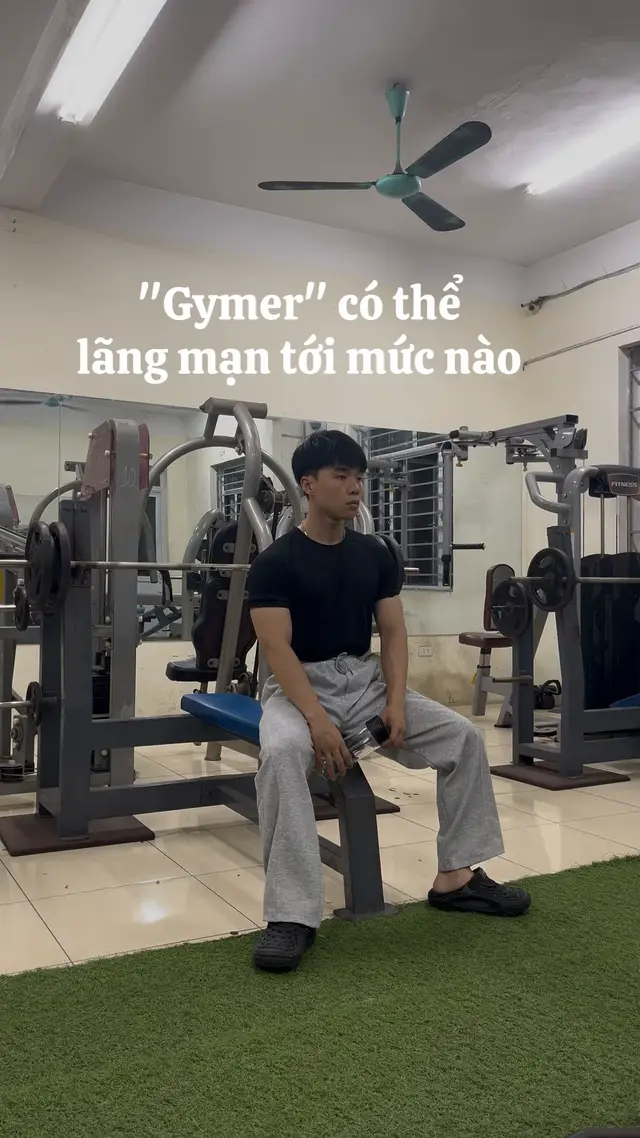 Có những ngày tim đau chẳng muốn yêu ai. Nhưng đến ngày chân… vẫn phải squat. 🥀🏋️ #gym #gymmotivation #legday #vanmong 