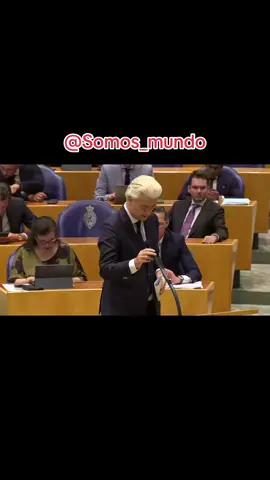 Premier Jetten krijgt drie messen in zijn rug van zijn eigen collega ministers in het adnl vandaag. Dat is ongekend en een motie van wantrouwen vanuit zijn eigen kabinet.
