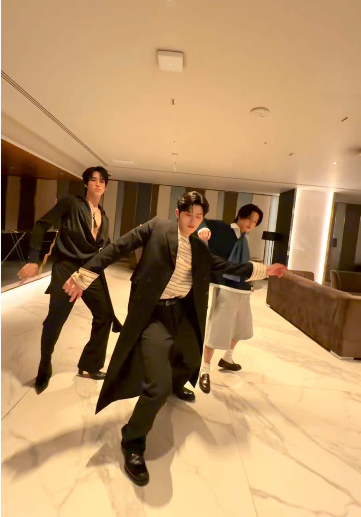 ขอบคุณสมาชิก ที่มาเต้น'Wish'ด้วยกันนะครับ 😎🥰 Wish - JASP.ER 🎬 YOUTUBE: RISER MUSIC https://youtu.be/PWMQorLzFWc 🎧 NOW AVAILABLE ON ALL STREAMING PLATFORMS @ppnaravit @ALAN BUS @jungt.busofficial  #WishJASPER #JASPER #RISERMUSIC 