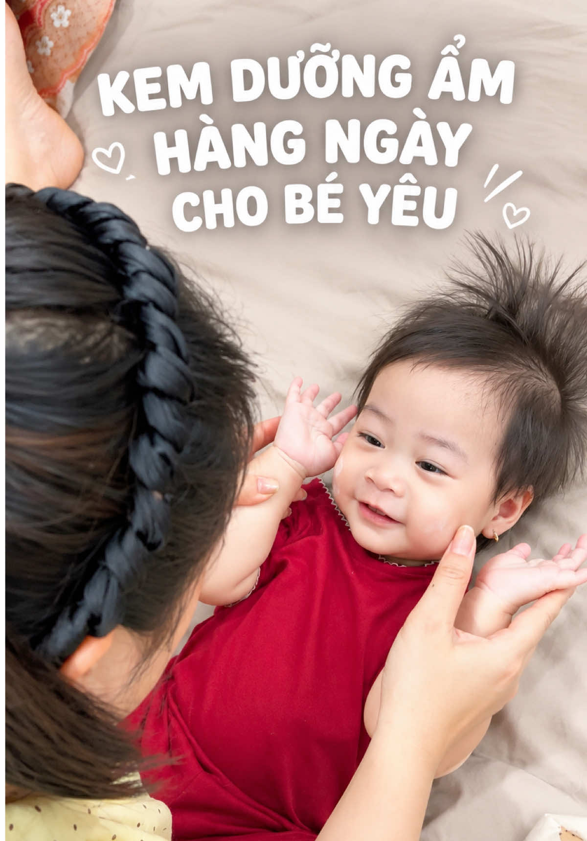 Các mẹ hãy bôi kem dưỡng ẩm da hàng ngay cho bé để da con không bị khô và luôn mềm mịn nha. Các mẹ có thể tham khảo kem dưỡng ẩm kutieskin nha🥰#kemduongam #kemduongamchobe #kutieskin #mebimsua #mevabe 