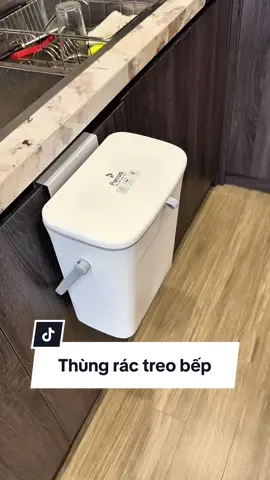 Nhà em mua cái thùng rác này thấy tiện thật sự #thungractreotubep #thungractreo #thungrac #paroti #dodungtrongbep 