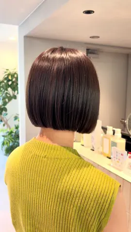 ぱつっとボブ是非お任せください ☽  instagram @films_paru  千葉駅から徒歩5分🚶🏻‍♀️ ぱつっとしたライン感を残したボブお任せください⭐︎ くせや骨格に合わせて、乾かすだけでも形になるボブが得意です 必要な場合は、自然な縮毛矯正で柔らかく見えるボブもご提案します◎ ご予約はinstagram or hot pepperより可能です⭐︎ dmにてお気軽にご相談ください📧 ㅤㅤㅤㅤㅤ 〻おすすめ menu coupon 🎫 〻 カット＋ 3step ¥6,900 カット＋カラー ¥9,500 カット+カラー＋3step ¥11,400 カット＋髪質改善 ¥14,900 カット＋縮毛矯正 ¥16,800 他にもお得なクーポンご用意ございますので hot pepperをご覧ください 🗒️ ______________________________ ㅤㅤㅤㅤㅤㅤ stylist : haruka  instagram @films_paru  salon : films chiba map： 〒 260-0028 千葉県千葉市中央区新町3-7 高山ビル9F access : 千葉駅東口より徒歩5分 ______________________________ #千葉駅美容室 #千葉美容室 #千葉駅 #千葉ボブ #ぱつっとボブ 