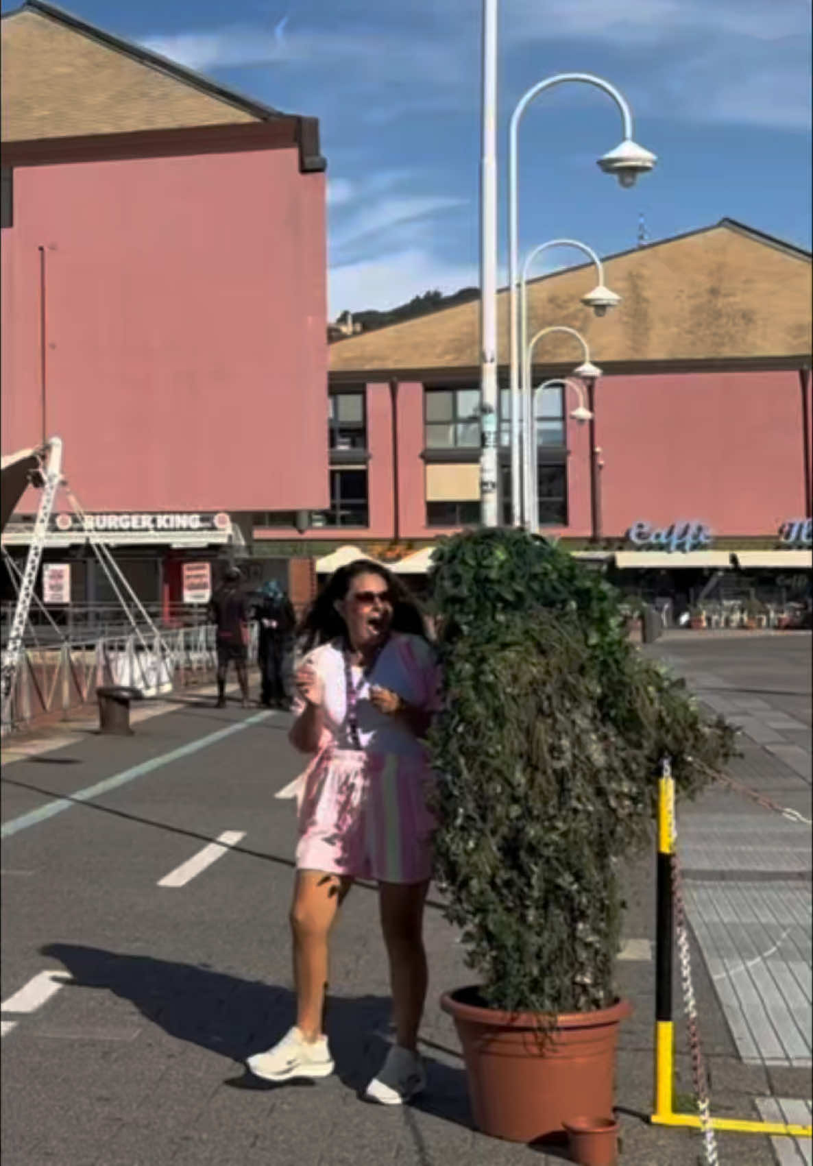 SHE WASN’T READY FOR THIS! 😂🌿 #BushmanPrank #Prank #Funny