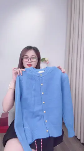 Màu xanh dương đậm siu nổi #KimAnhTrannb #aokieu #aolennu #hangquangchau #thoitrangnu 