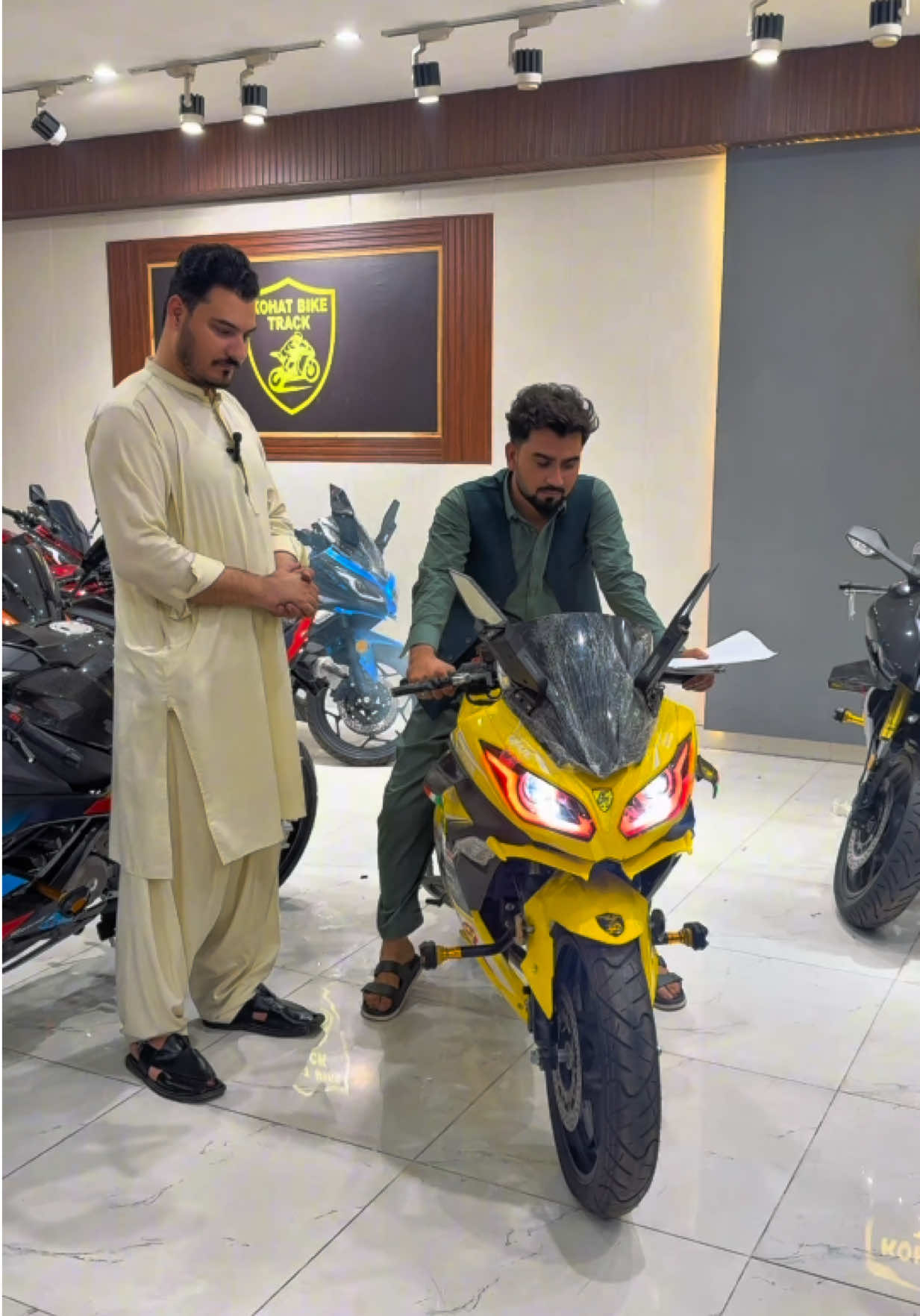 Tiktok earning ✅ or black diamond ❌ ##creatorsearchinsights##trendingsong##umarafrididak##rsumar##fyp @@Kohat Bike Track@@Umar Vlog 🎥