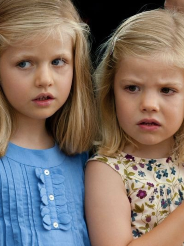 🤏¡Qué lindas eran Leonor y Sofía de pequeñas! 🥹🤗🩷 #leanorysofia #spanishroyalfamily #paratiiiiiiiiiiiiiiiiiiiiiiiiiiiiiii #infantasofia #princessleonor 