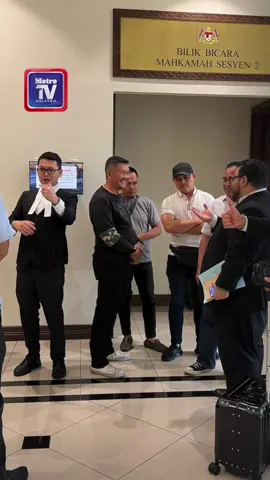 Mahkamah Sesyen Khas Rasuah di Kota Kinabalu, hari ini melepas dan membebaskan sembilan anggota polis daripada pertuduhan menerima rasuah.