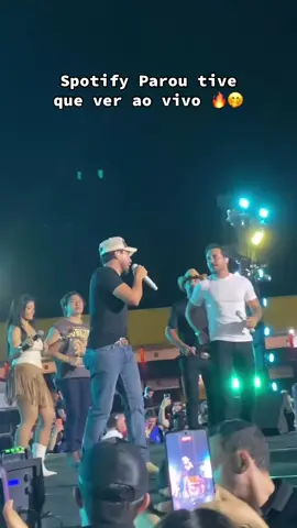 Vaquejada Eu to no meio 🔥🌪️🏇#muidodevaquejada #iguinhoelulinha #vitorfernandescantor #raisaiarodada #fabinhotestado 