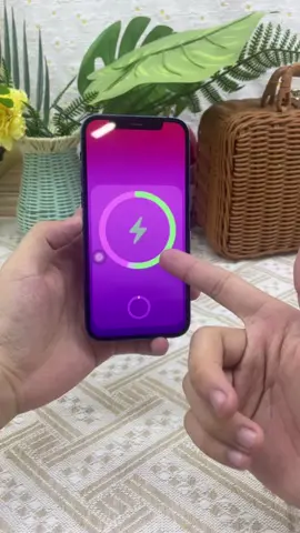 ¡Adiós a los cables! Esta power bank magnética te carga sin complicaciones #PowerBankMagnectica #CargadorSinCables #AccesoriosParaCelular #TecnologiaUtil #CargaRapida