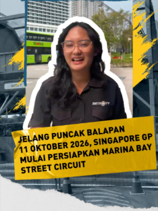 Meski masih sebulan lagi, ajang balapan bergengsi F1 Singapore GP musim 2026 sudah mulai dipersiapkan. Pembatas jalan serta fasilitas penunjang penonton sudah mulai dipersiapkan di Marina Bay Street Circuit. Nantinya akan ada 11 tim akan bertanding dengan jadwal sebagai berikut; - Free Practice 1 dan Sprint Qualifying: 9 Oktober 2026 - Sprint Race dan Race Qualifying: 10 Oktober 2026 - Race Day: 11 Oktober 2026 Nah, Netizen Metro TV dukung tim apa nih? 🏎️ 📹 Jurnalis Metro TV - Indira Pramesti #SingaporeGP #MarinaBayStreetCircuit #Singapura