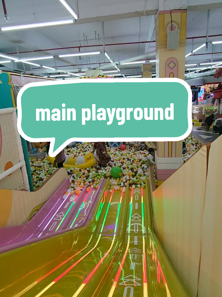 ngajak anak main sambil memenuhi inner child emaknya 🥰😍 #weekend  #ajakmainanak  #playground  #izone  #innerchild 