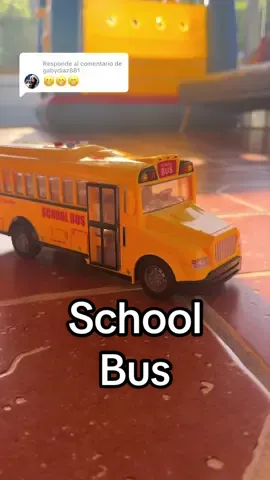 Respuesta a @gabydiaz881 el bus escolar que le gusta a todos los niños. #schoolbus #schoolbusdriver #schoolbustoy #bustoy #toddlertoy 