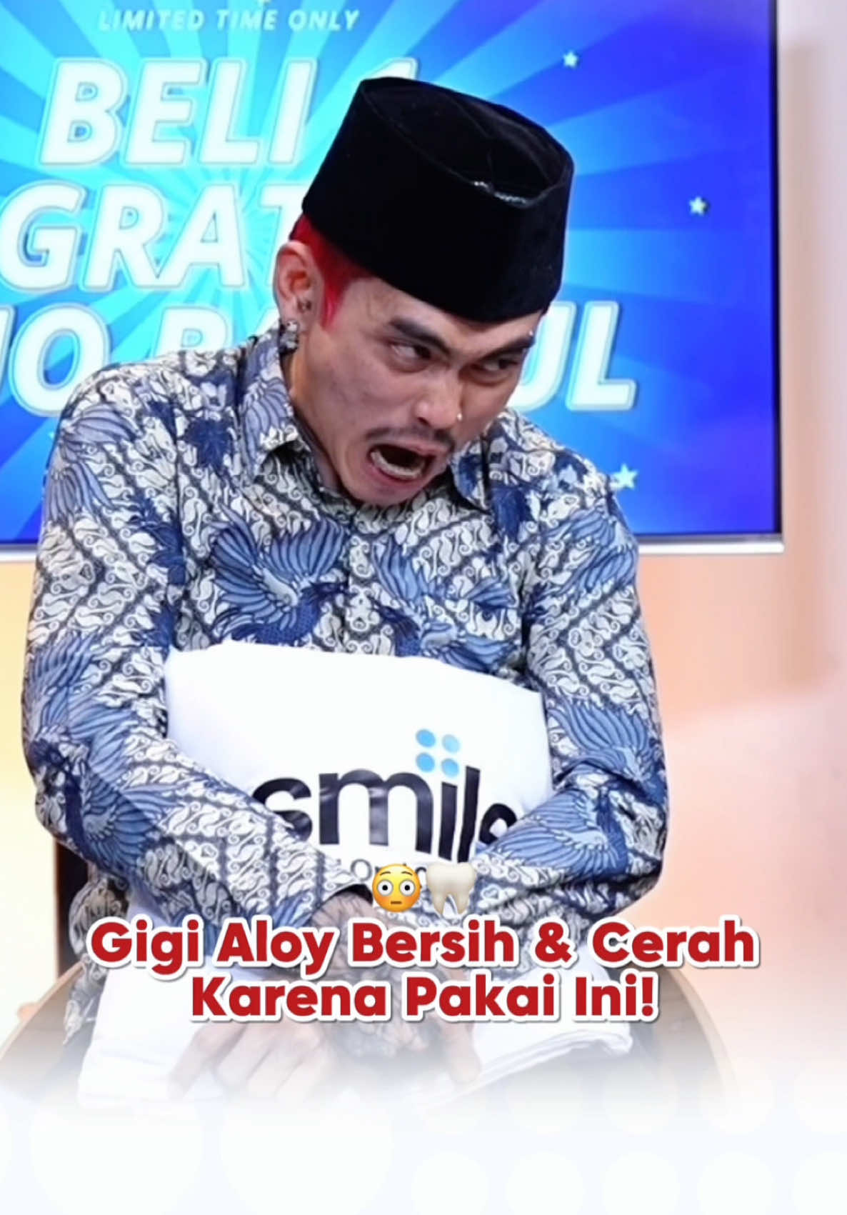 Rekomendasi langsung dari drg. Rara nih buat kamu yang pengen punya gigi cerah tanpa drama ngilu! 👩‍⚕️✨ Kalau mau hasil maksimal dan aman untuk kesehatan mulut, pastikan andalkan produk dari usmile: 🦷 Saran drg. Rara: Pilih perawatan gigi yang nggak cuma fokus memutihkan, tapi juga aman dan merawat struktur gigi dari dalam. ✨ 3-in-1 Pro Power Whitening: Ampuh babat habis noda & plak membandel buat balikin gigi cerah alami. 💪 1450ppm Fluoride & Sodium Nitrate: Kombinasi pas buat kuatkan email gigi sekaligus jamin perawatan tetap nyaman bebas ngilu. Udah direkomendasikan langsung sama ahlinya, dijamin makin yakin dong buat perawatan rutin! Yuk, buktikan sendiri senyum cerahnya sekarang juga! 🚀😁 #usmileIndonesia #pastagigiusmile #odolkuatusmile #halalbpom #SolusiGigiPutih