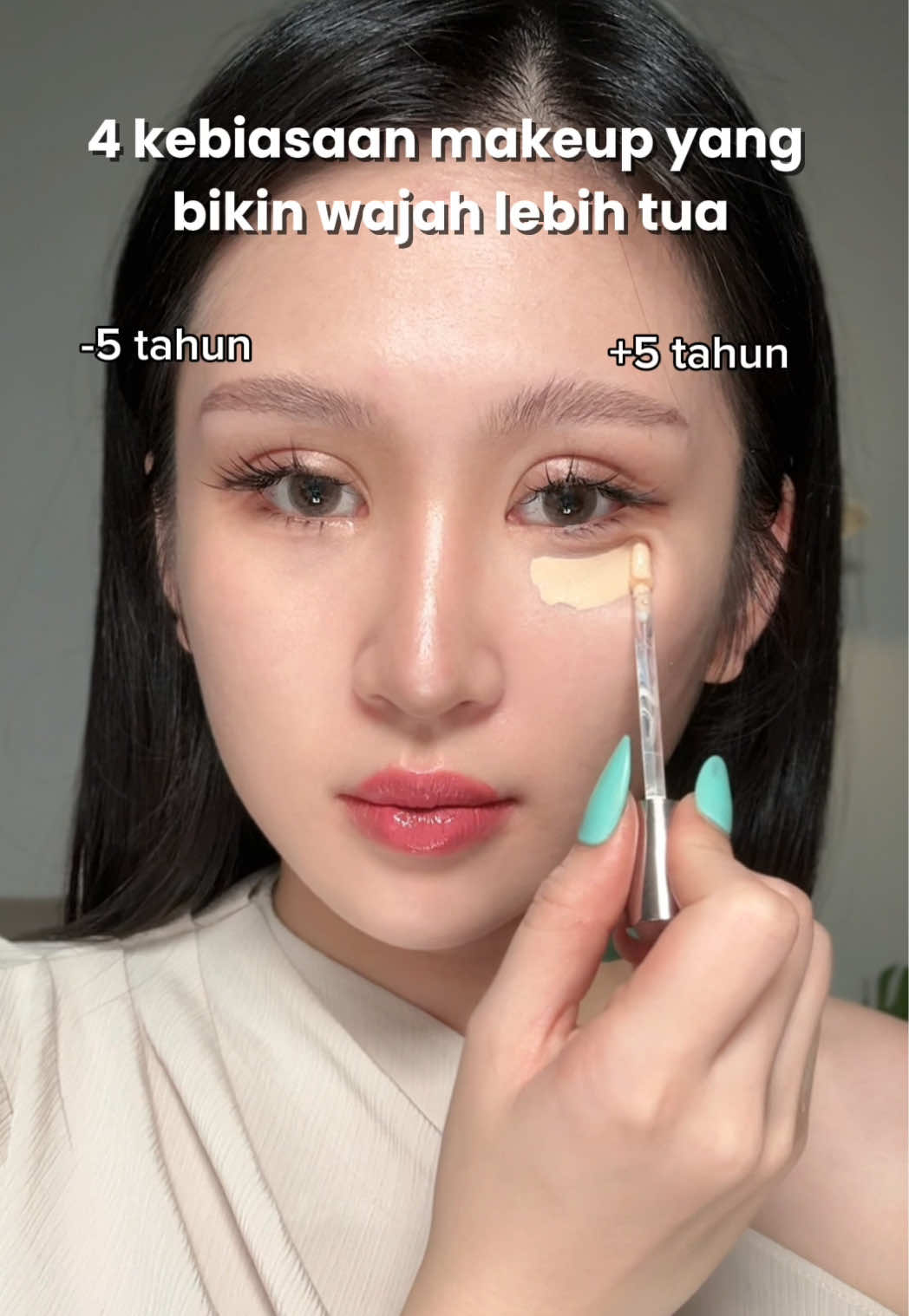 Beberapa kebiasaan makeup kamu bisa bikin wajah jadi lebih tua 🥲  Tips biar hasil makeup soft dan lebih awet muda:  • Concealer jangan terlalu banyak • Posisi blush agak naik • Warna alis lebih muda  • Hindari bold lipstick  #BeautyTok #makeuphacks #makeuptips #makeupchallenge #sharonsha 