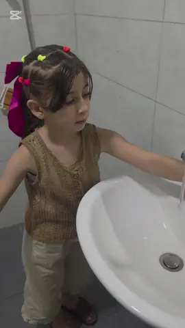 علّموا أطفالكم أن الصلاة ليست واجبًا فقط… بل حبٌّ وطمأنينةٌ وصلةٌ جميلة بالله. 🕊️🌸#لايك__explore___ #متابعة_قلب_تعليق_مشاركة_ 