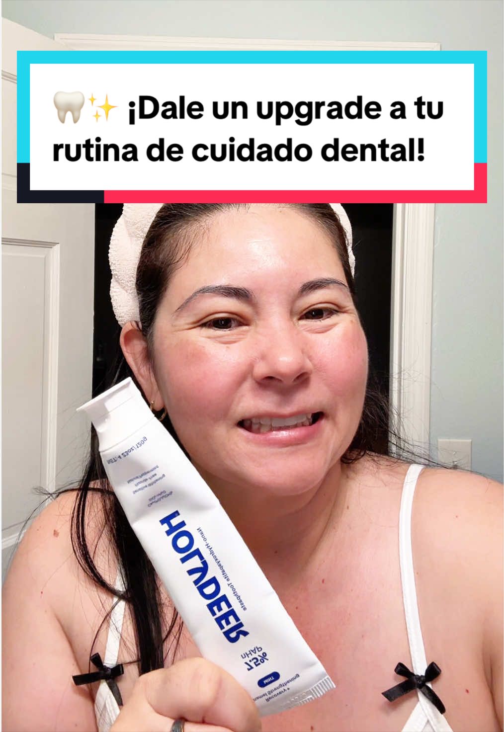 La crema dental HOLYDEER con nano-hidroxiapatita (nHAp) está formulada para complementar el cuidado diario del esmalte y mantener tus dientes limpios y con una apariencia saludable. 🪥💎 Su fórmula con nano-hidroxiapatita, un mineral similar a los componentes naturales del esmalte dental, la convierte en una alternativa muy interesante para quienes buscan llevar su higiene bucal al siguiente nivel. #holydeer #nanohydroxyapatite #nHAp #cuidadodental #higienebucal   