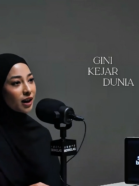 Jangan benar-benar meninggalkan dunia. Melainkan luruskan niat mencari dunia sebagai kendaraan menuju akhirat.